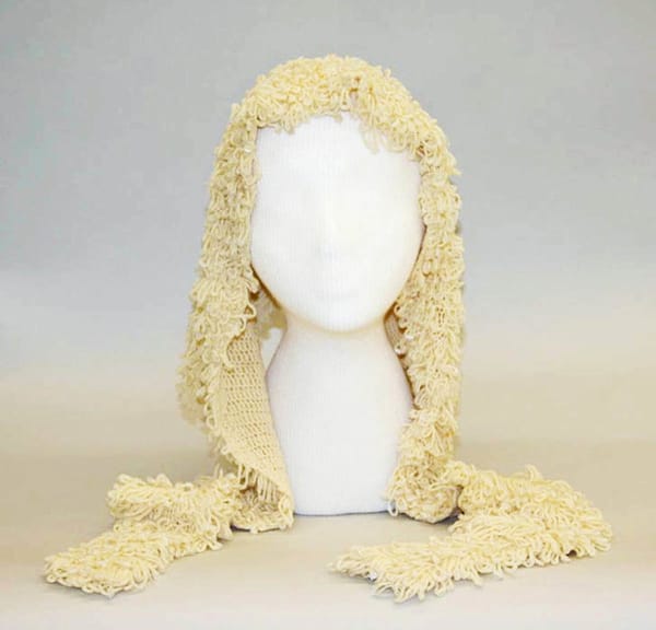 НЕЙНО ВЕЛИЧЕСТВО ШАПКАТА – КРАЛИЦА НА МОДНИЯ ГАРДЕРОБ